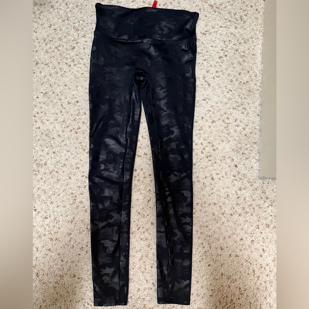 SPANX Sleek Black Camo Leggings